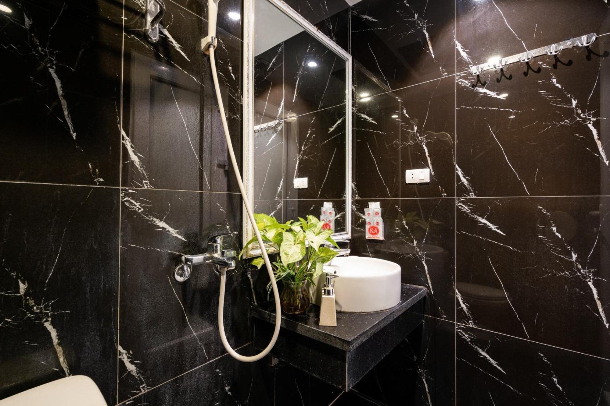 Kieu Anh Hotel - 81 Trung Kinh - By Bay Luxury Hanoi Exteriör bild