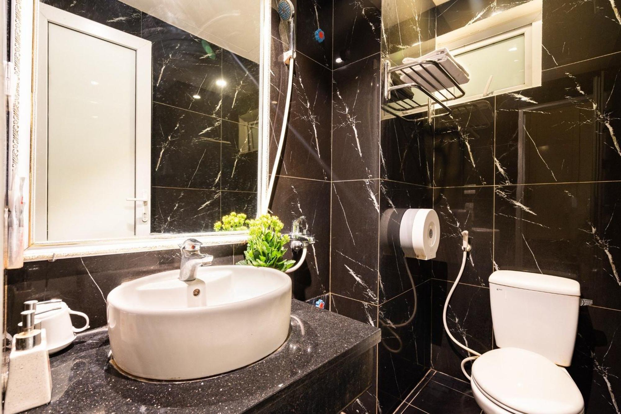 Kieu Anh Hotel - 81 Trung Kinh - By Bay Luxury Hanoi Exteriör bild
